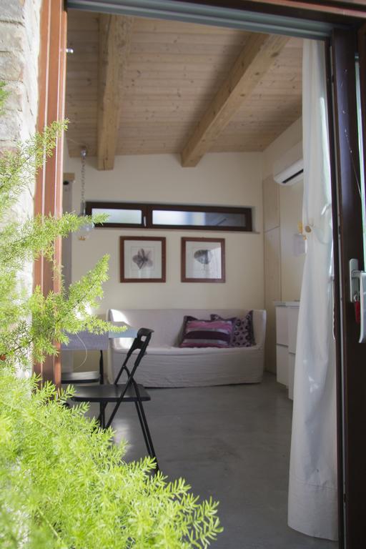 B&B I Fiori Della Cava เปซาโร ภายนอก รูปภาพ