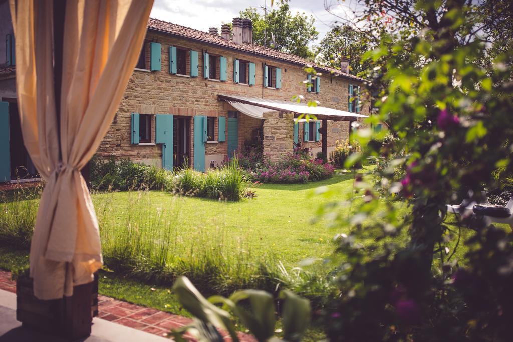 B&B I Fiori Della Cava เปซาโร ภายนอก รูปภาพ