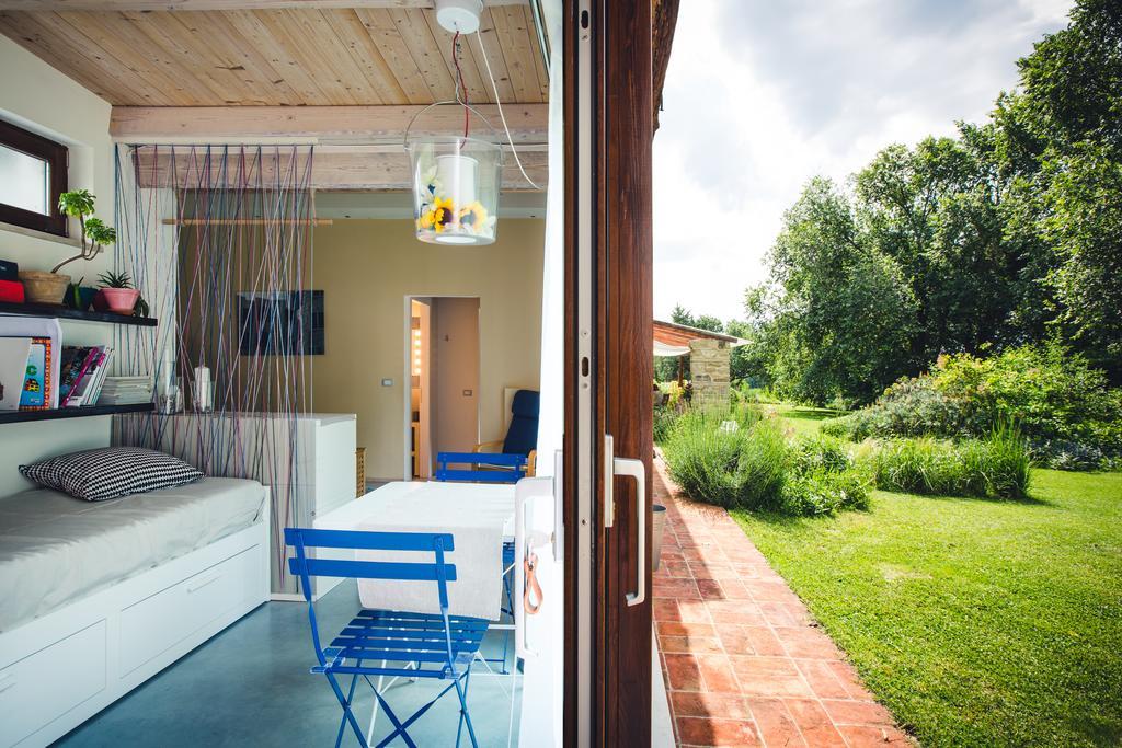 B&B I Fiori Della Cava เปซาโร ภายนอก รูปภาพ