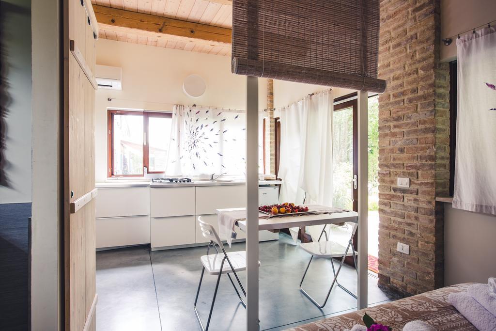 B&B I Fiori Della Cava เปซาโร ภายนอก รูปภาพ