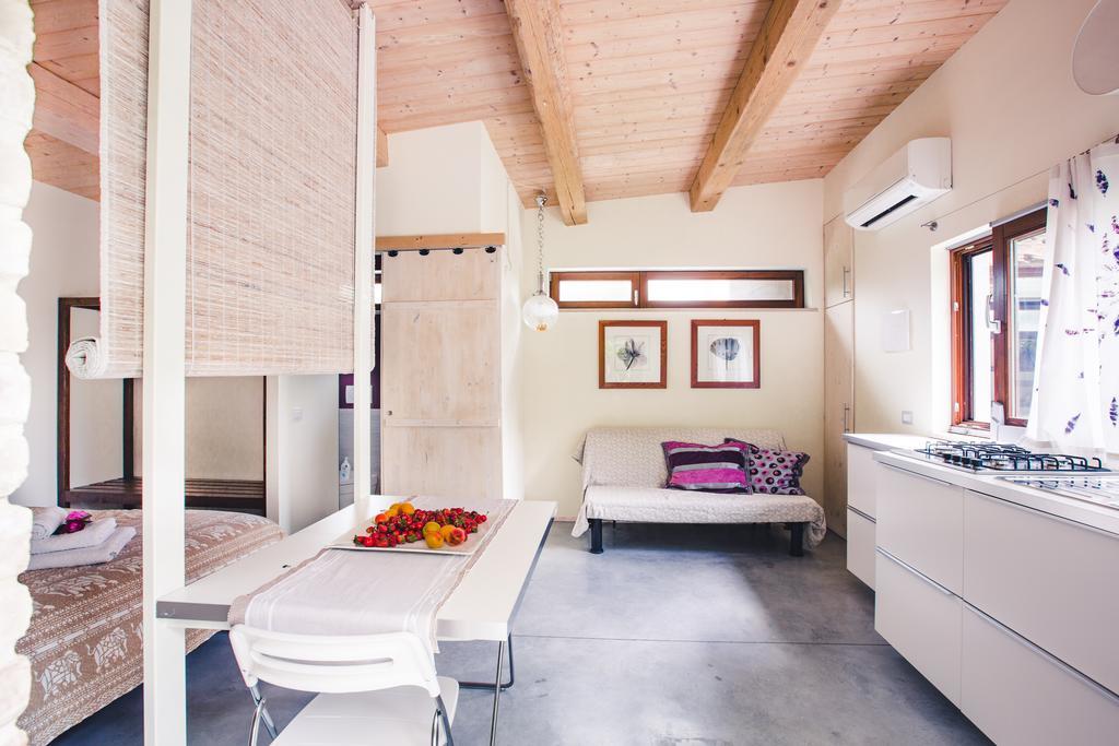 B&B I Fiori Della Cava เปซาโร ภายนอก รูปภาพ