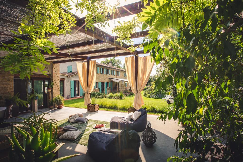 B&B I Fiori Della Cava เปซาโร ภายนอก รูปภาพ